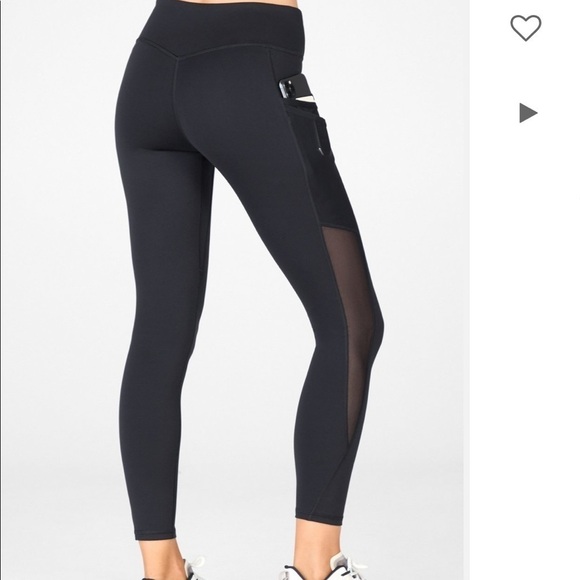 Fabletics Trinity mid rise pocket leggings 7/8 length, new, medium, black - Picture 3 of 10